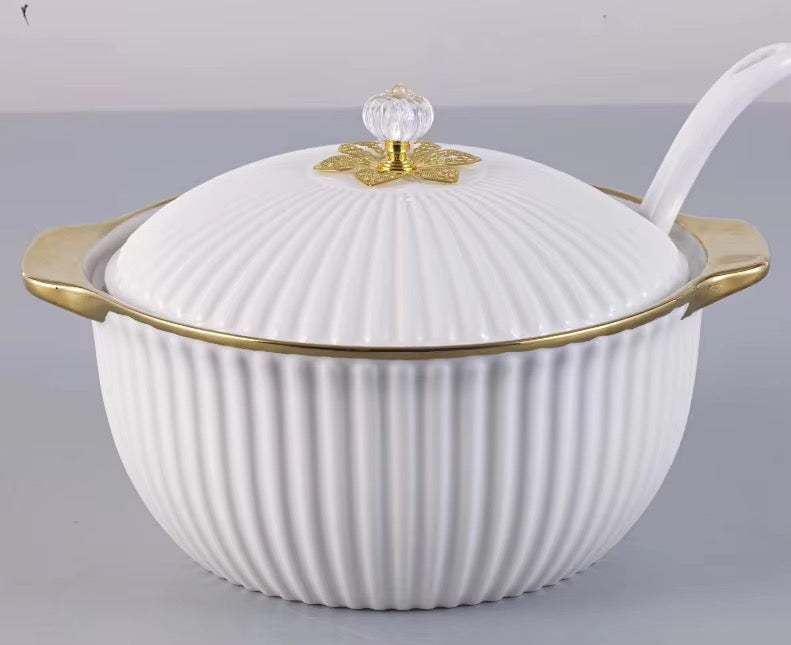Soupière royale en céramique blanche doré