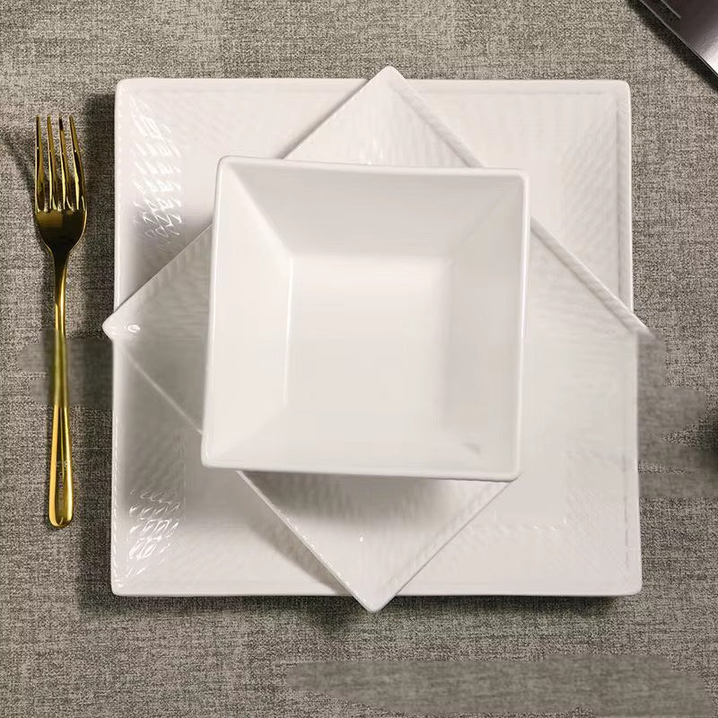 Service d’assiette carreaux et bol en céramique blanche