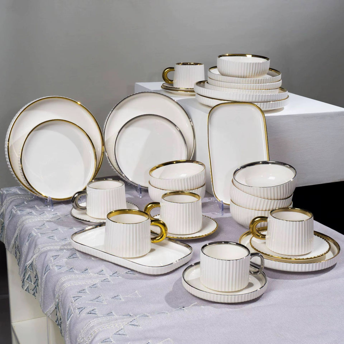 ✨ Service de Table Complet Élégant en Céramique Blanche et Dorée(32pièces)