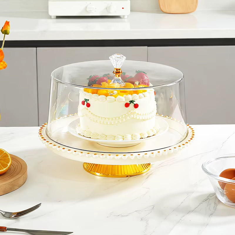 Présentoir à Gâteau Élégant avec Cloche Transparente – Finitions Dorées et Bouton Cri