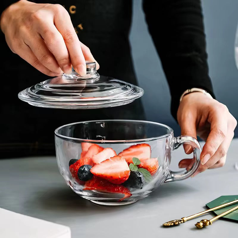 Tasse transparente avec couvercle