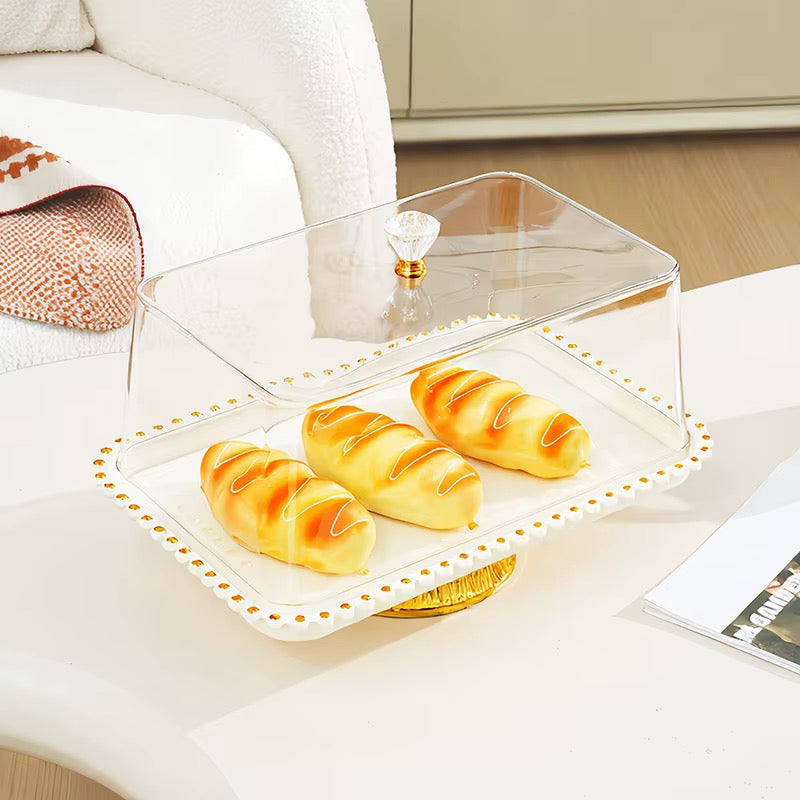 Présentoir à Gâteau Élégant avec Cloche Transparente – Finitions Dorées et Bouton Cri